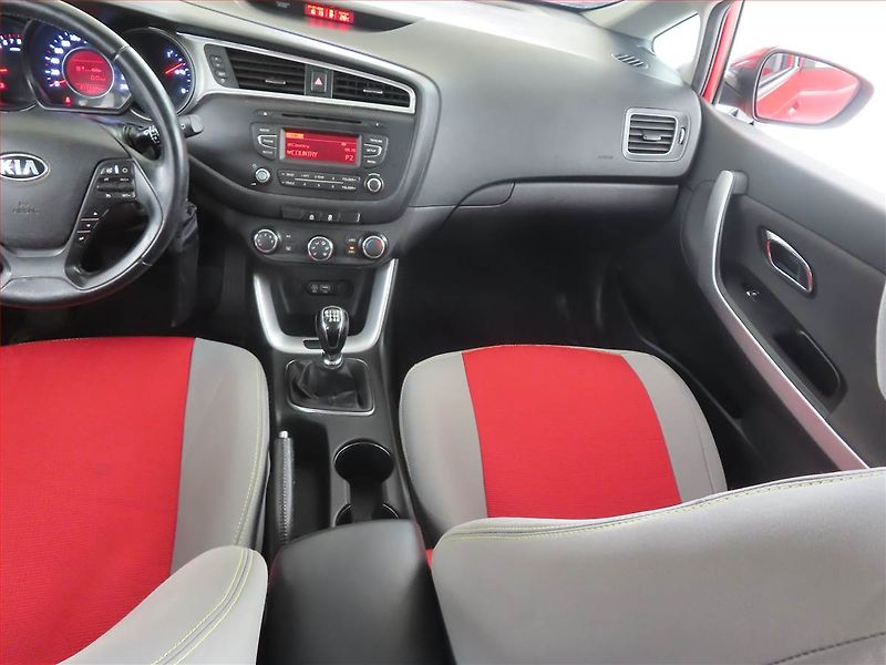 Kia Ceed (2015) 1.4 CVVT, ČR,1.maj, Serv.kniha - fotka 8 z 16