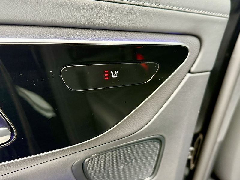 Mercedes-Benz GLC (2023) 300 e 4MATIC SUV - fotka 17 z 48