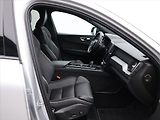 Volvo XC60 2.0 B4 145kW R-Design CZ Aut. - náhled 13
