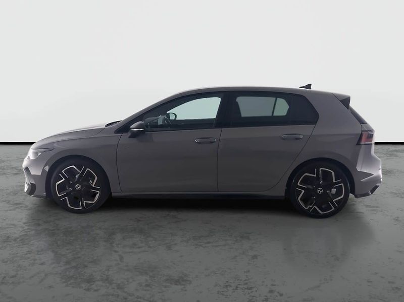 Volkswagen Golf (2024) R-Line 1.5 eTSI - fotka 3 z 17