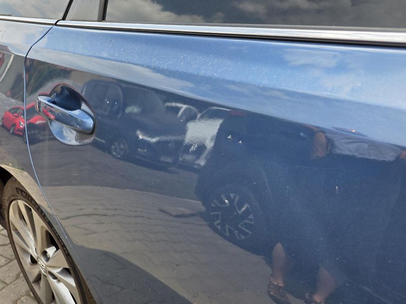 Toyota Auris 1.8-HYBRID-1. MAJ.-AUTOMAT - fotka 9 z 13