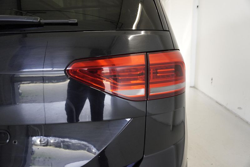 Volkswagen Touran (2017) TOURAN  2,0 TDI HIGHLINE AUT. - fotka 9 z 45