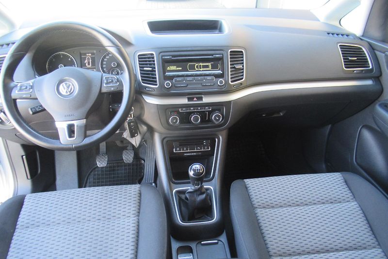Volkswagen Sharan 2.0 TDi  KLIMA WEBASTO TAŽNÉ - fotka 12 z 23