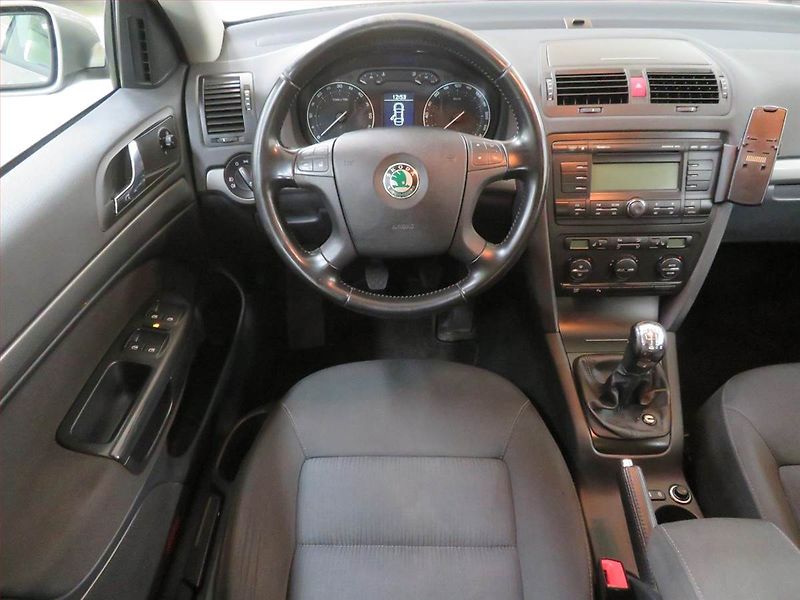 Škoda Octavia (2007) 2.0 TDI, Serv.kniha, rezervace - fotka 9 z 14