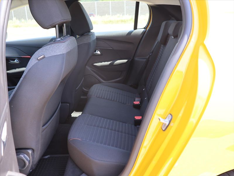 Peugeot 208 1,2 101k Allure CZ 1.Maj DPH - fotka 12 z 24
