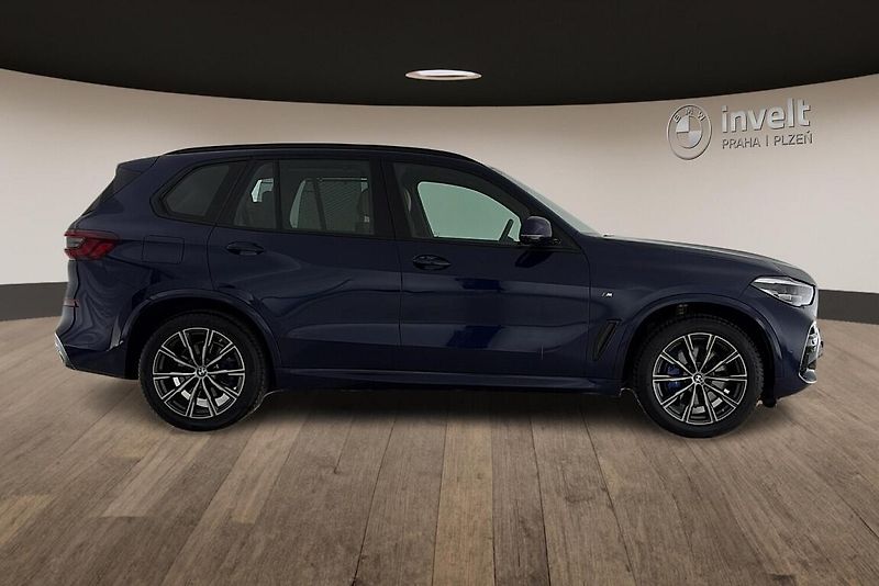 BMW X5 xDrive40i - fotka 2 z 29