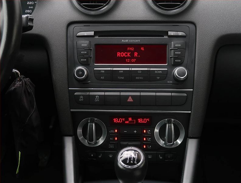 Audi A3 (2010) 1.2 TFSI, Xenony - fotka 12 z 15