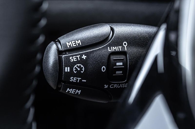 Peugeot 208 (2026) 1,2 Hybrid 110 e-DCS6  STYLE - fotka 10 z 13