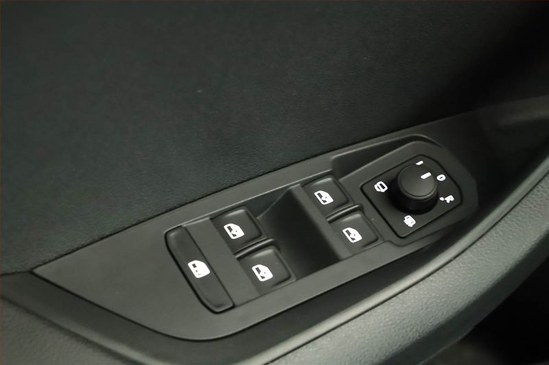 Škoda Karoq (2025) 1.5 TSI, SPORTLINE, SENZORY - fotka 11 z 18