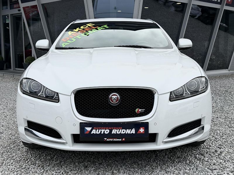 Jaguar XF 3,0 V6 Sportbrake REZERVACE - fotka 3 z 37