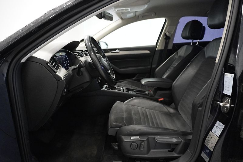 Volkswagen Passat 2,0 TSI 162kW DIGITAL, AUTOMAT - fotka 11 z 28