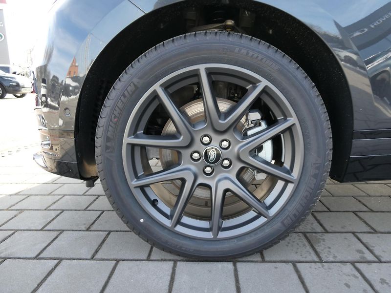 Land Rover Range Rover Velar Dynamic SE P400e - fotka 2 z 37