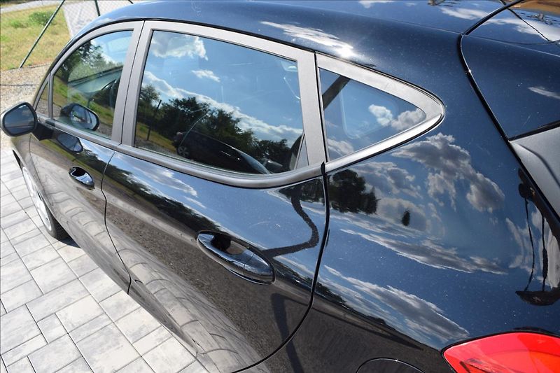 Ford Fiesta 1,0 i 73KW AUTOMAT NÍZKÉ KM - fotka 10 z 45