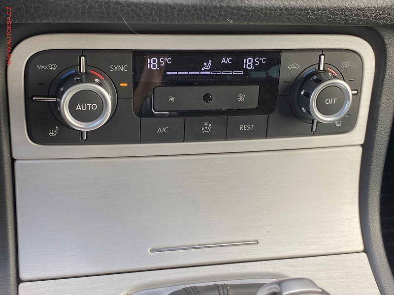 Volkswagen Touareg (2014) 3.0TDi 4x4, DSG, bixen - fotka 20 z 22