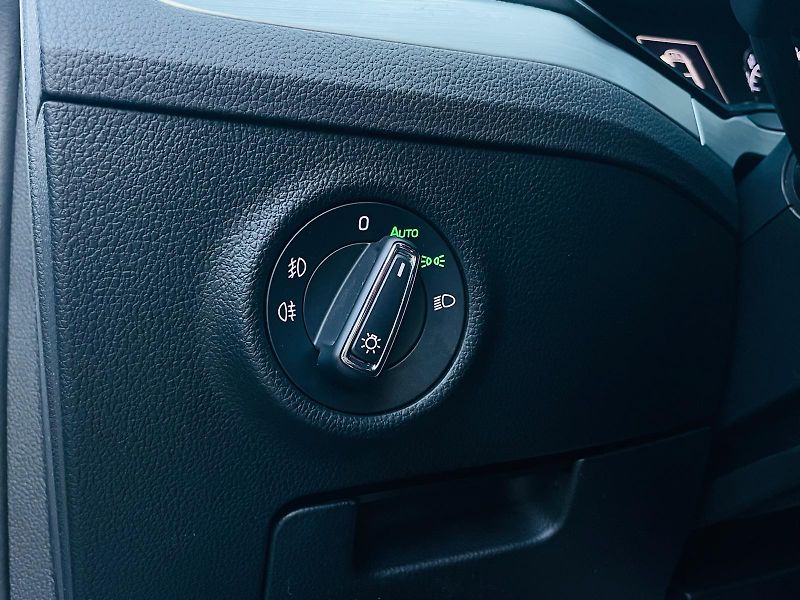Škoda Superb 2.0TDI AUTOMAT SENZORY LED - fotka 44 z 49