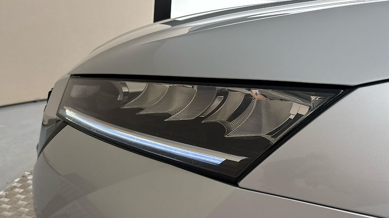 Škoda Octavia 2.0 TDI Ambition Combi - fotka 18 z 24