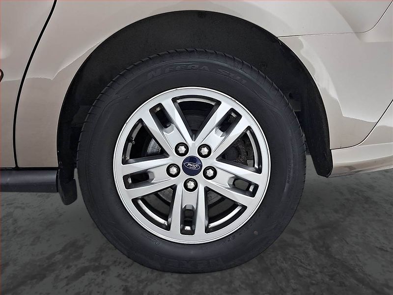 Ford Tourneo Connect (2018) Maxi Titanium 1.5 TDCi, 5Míst - fotka 14 z 19