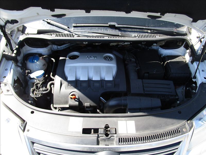 Volkswagen Touran 2.0TDi DSG Highline, 7 míst - fotka 46 z 49