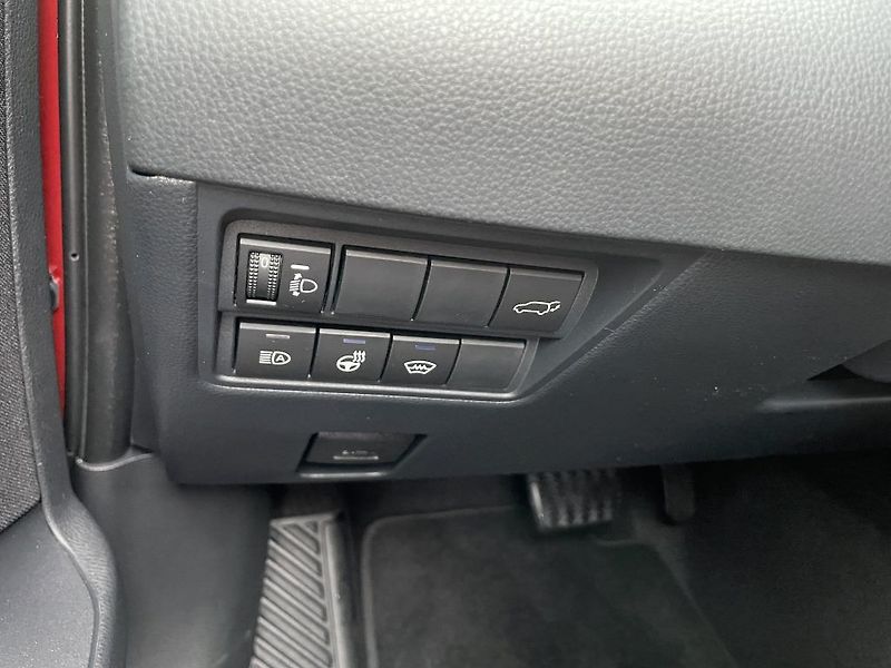 Toyota Yaris Cross 1.5 Hybrid 130k ODBĚR 10/2026 - fotka 29 z 32