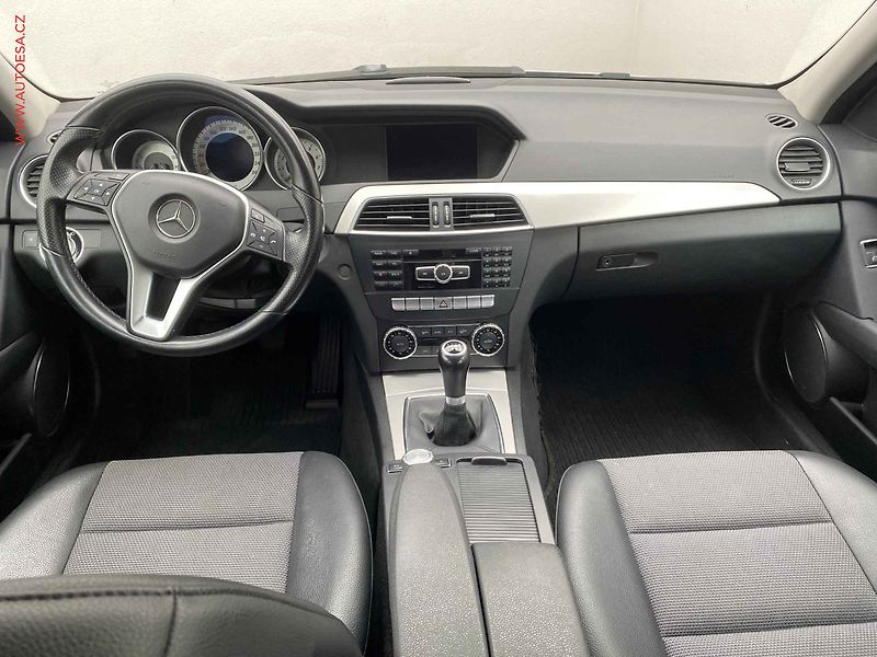 Mercedes-Benz Třídy C (2013) 1.8CGi C200, Avantgarde - fotka 8 z 17