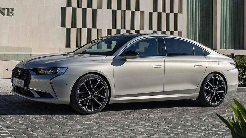 Sedan DS9 (2021)