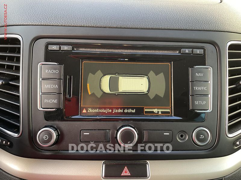 Seat Alhambra (2011) 2.0 TDi 4x4, Style, navi - fotka 14 z 19