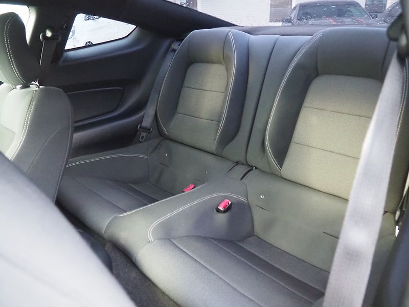 Ford Mustang (2015) 3.7i, 224kW, Manuál - fotka 11 z 27