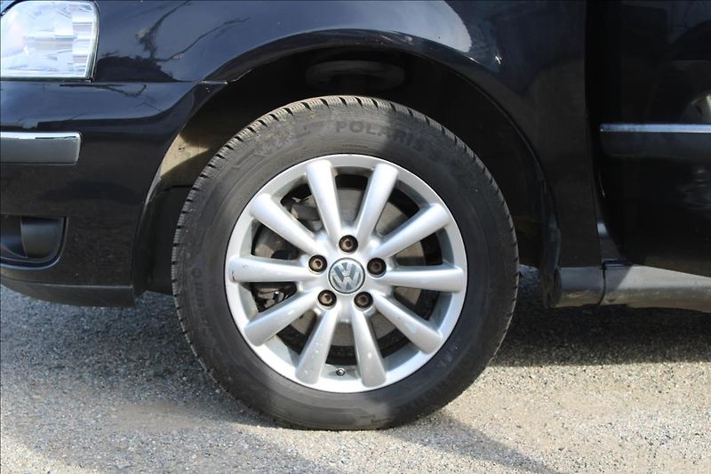 Volkswagen Sharan 1,9 TDi  TAŽNÉ,XENONY,7-MÍST - fotka 24 z 31