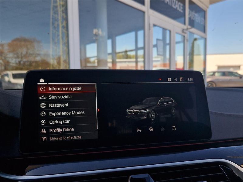 BMW Řada 5 3,0 530d TOURING KOMPLETVÝBAVA - fotka 28 z 39