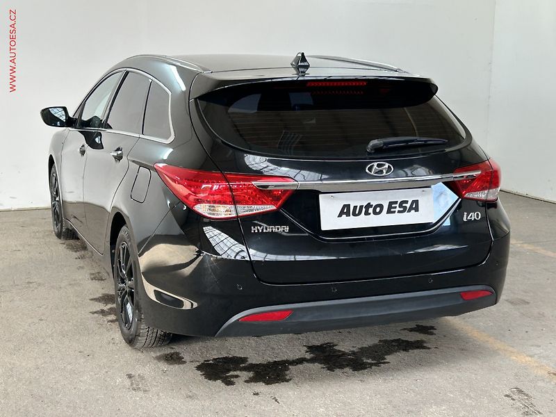 Hyundai i40 (2012) 1.6 GDI, AC, výhřev sed. - fotka 6 z 17