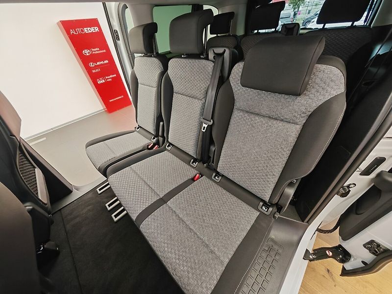 Toyota ProAce Verso 2,0D L2 8AT Family 8S - fotka 15 z 24