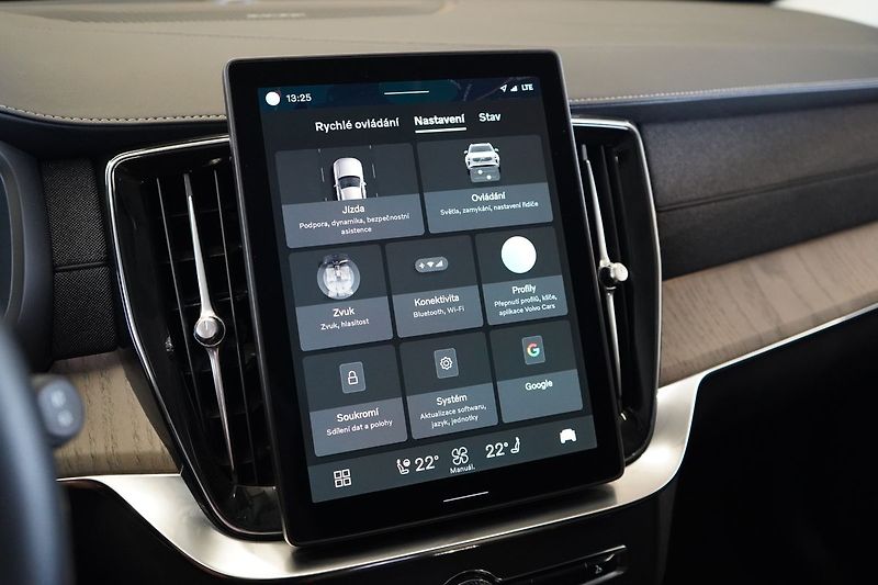 Volvo XC90 T8 AWD PLUS, Ventilace, 360° - fotka 32 z 48