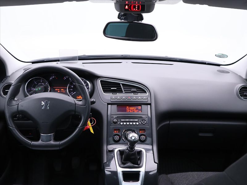 Peugeot 5008 2,0 HDI 110kW CZ Panorama - fotka 25 z 34