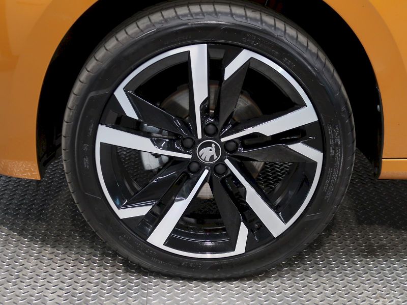 Škoda Kamiq (2025) MONTE CARLO 1.5TSI 110KW DSG P - fotka 12 z 40