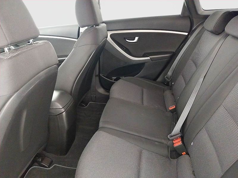 Hyundai i30 (2015) 1.6 MPI, ČR,1.maj, Serv.kniha - fotka 10 z 20
