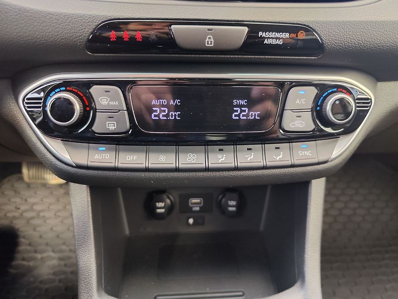 Hyundai i30 1.5 T-GDI/117kW Smart DCT - fotka 17 z 33