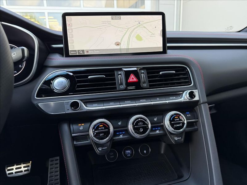 Genesis G70 2,0 T AWD  SB Sport Panorama - fotka 17 z 25