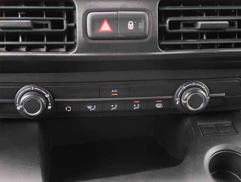 Opel Combo (2023) 1.2 Turbo, ČR, DPH - fotka 12 z 15