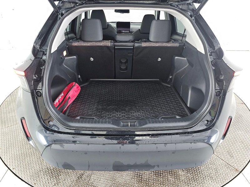 Toyota Yaris Cross (2025) 1.5HEV 130k EXECUTIVE - fotka 25 z 25