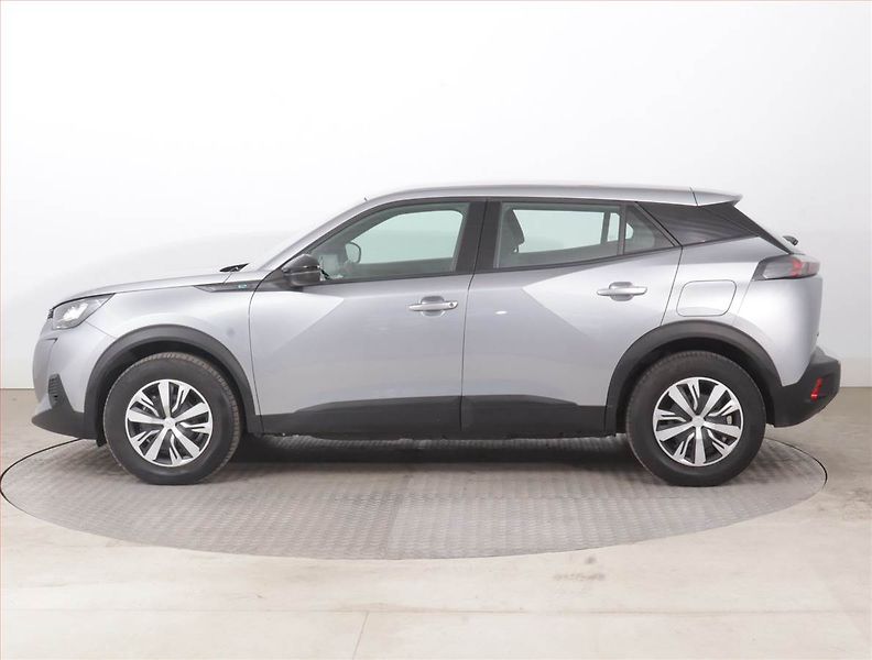 Peugeot 2008 (2023) Active Pack 50 kWh, SoH 98% - fotka 3 z 18