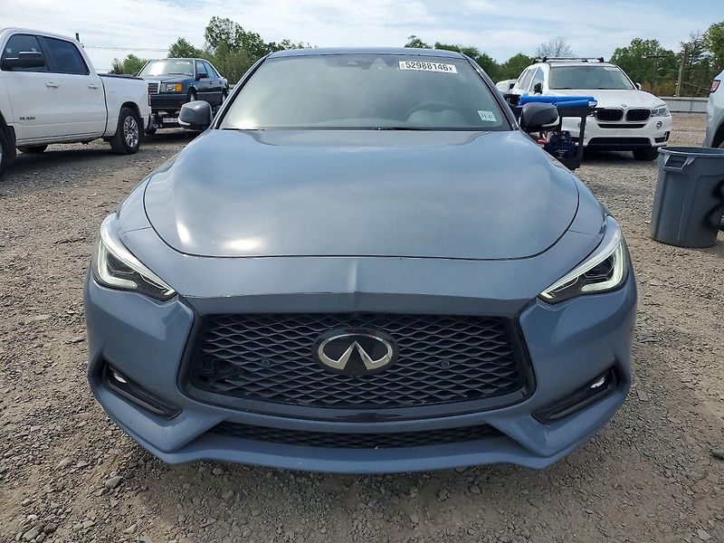 Infiniti Q60 (2022) Auto na cestě - fotka 5 z 12