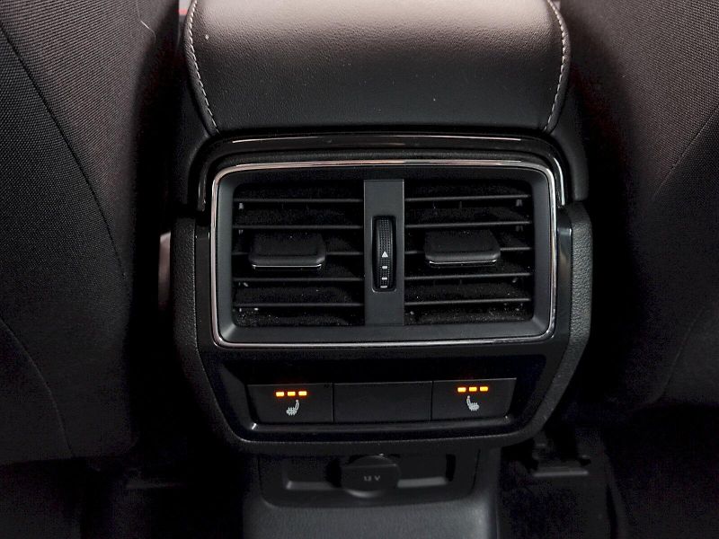 Škoda Karoq (2022) Ambition 1,5 Tsi DSG - fotka 26 z 35