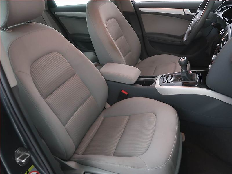 Audi A4 (2013) 2.0 TDI, Bi-Xenony, Tempomat - fotka 9 z 19