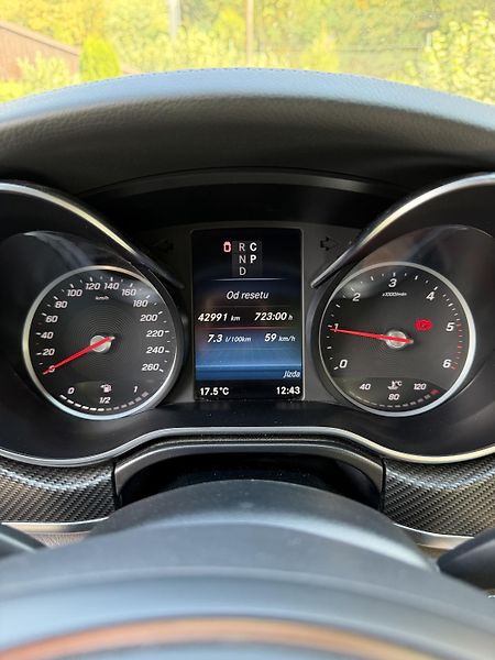 Mercedes-Benz Třídy V (2022) EXCLUSIVE 300d 4M AMG/AIR - fotka 30 z 52