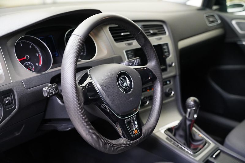 Volkswagen Golf - fotka 20 z 29