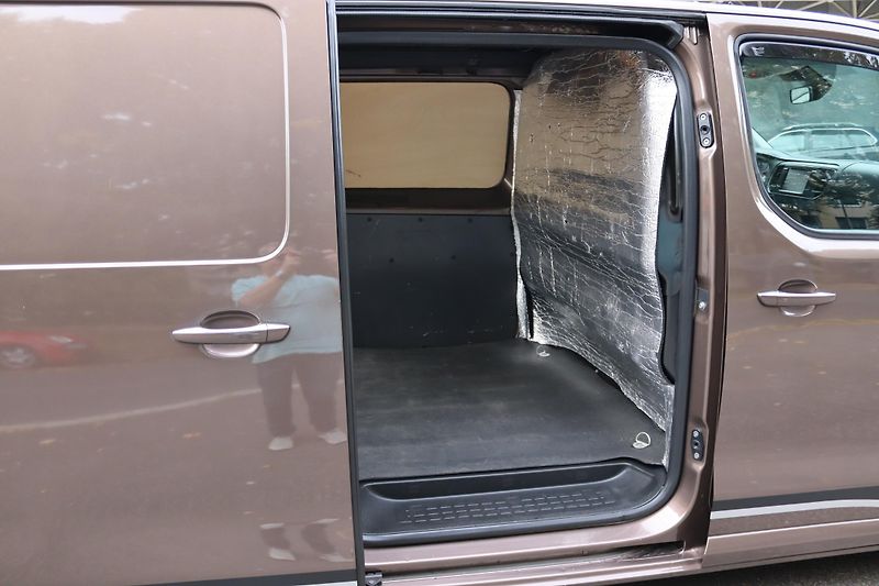 Opel Vivaro (2020) 2.0 BlueHDi/CDTi 130 kW - fotka 45 z 57