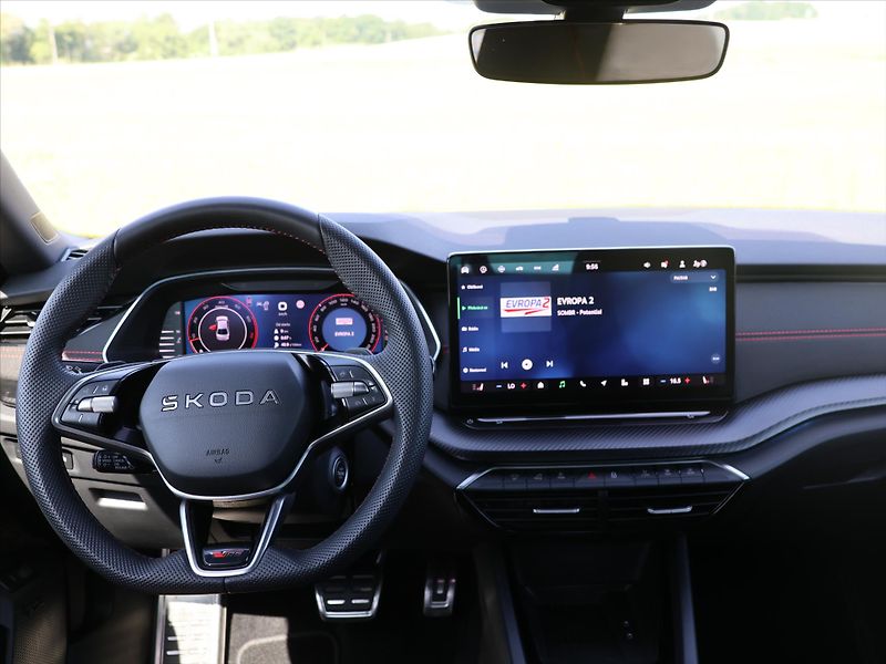 Škoda Octavia 2,0 TSI DSG RS DPH 1.maj CZ - fotka 26 z 34