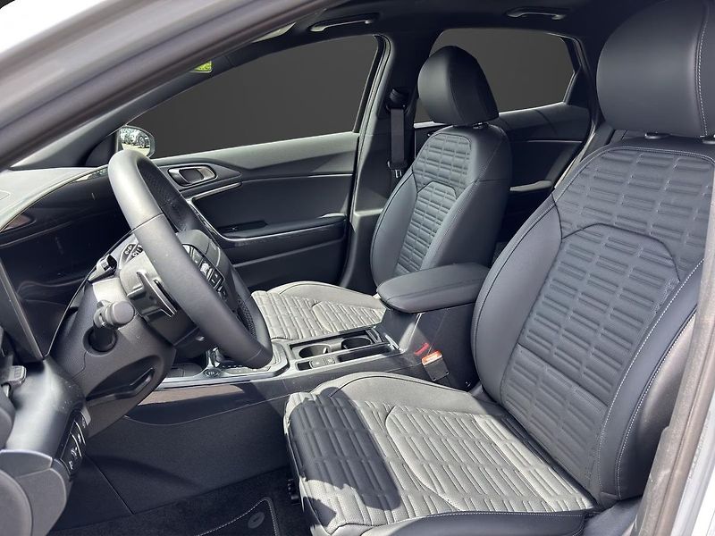 Kia Ceed (2026) 1,6 T-GDi GPF 7DCT TOP 110 KW - fotka 10 z 12