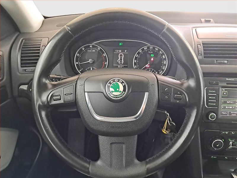 Škoda Octavia (2011) Laurin&Klement 1.8 TSI - fotka 21 z 22