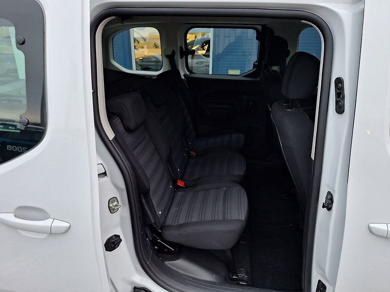 Opel Combo (2023) 1,5 BHDi M6 - fotka 15 z 16